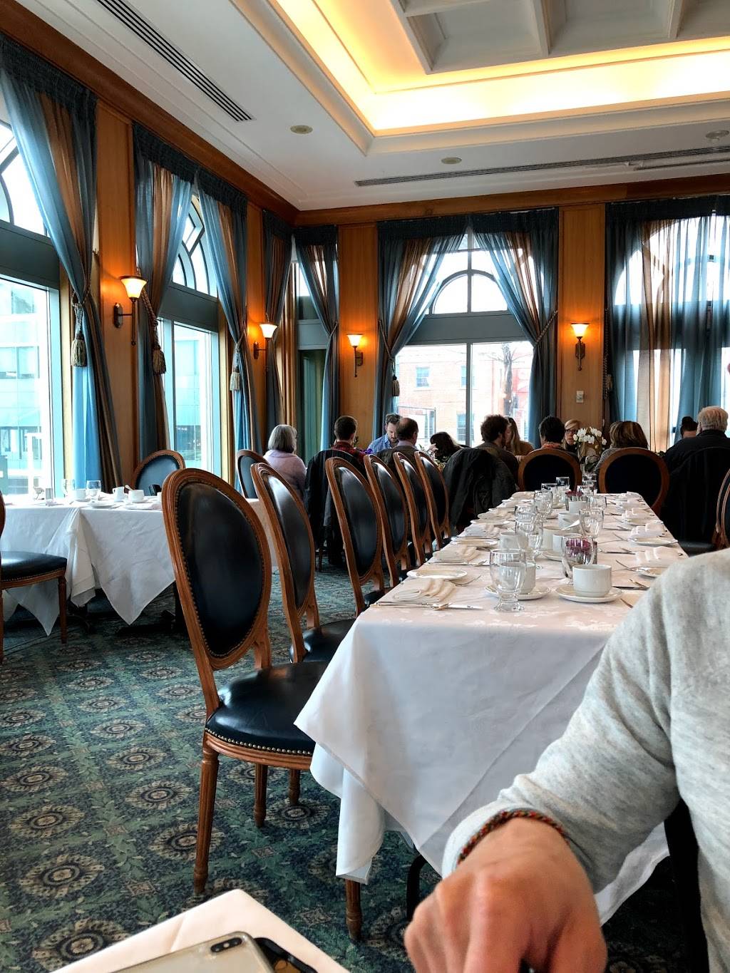 Breakwater Fine Dining | restaurant | 15 Stavebank Rd S, Mississauga, ON L5G 2T2, Canada | 9058916225 OR +1 905-891-6225