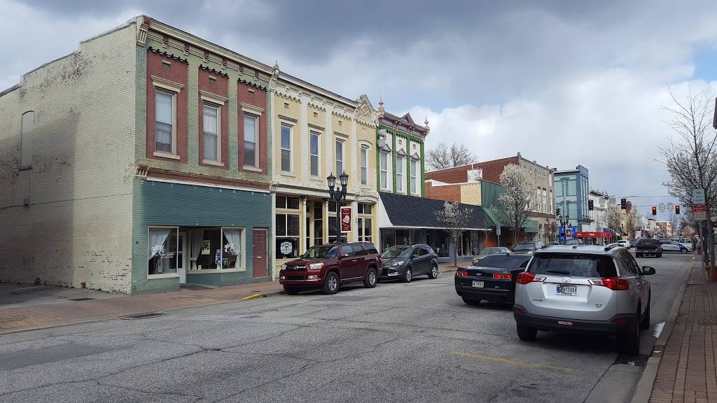 Mama Ts Italian Steakhouse | restaurant | 320 E 4th St, Huntingburg, IN 47542, USA | 8126840126 OR +1 812-684-0126