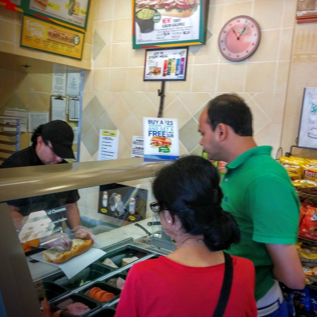 Subway Restaurants | restaurant | 160 Donahue St, Sausalito, CA 94965, USA | 4152890774 OR +1 415-289-0774