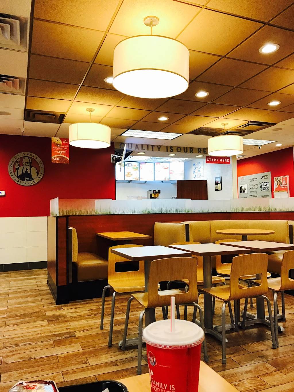 Wendys | restaurant | 4600 Twin City Hwy, Groves, TX 77619, USA | 4092340215 OR +1 409-234-0215
