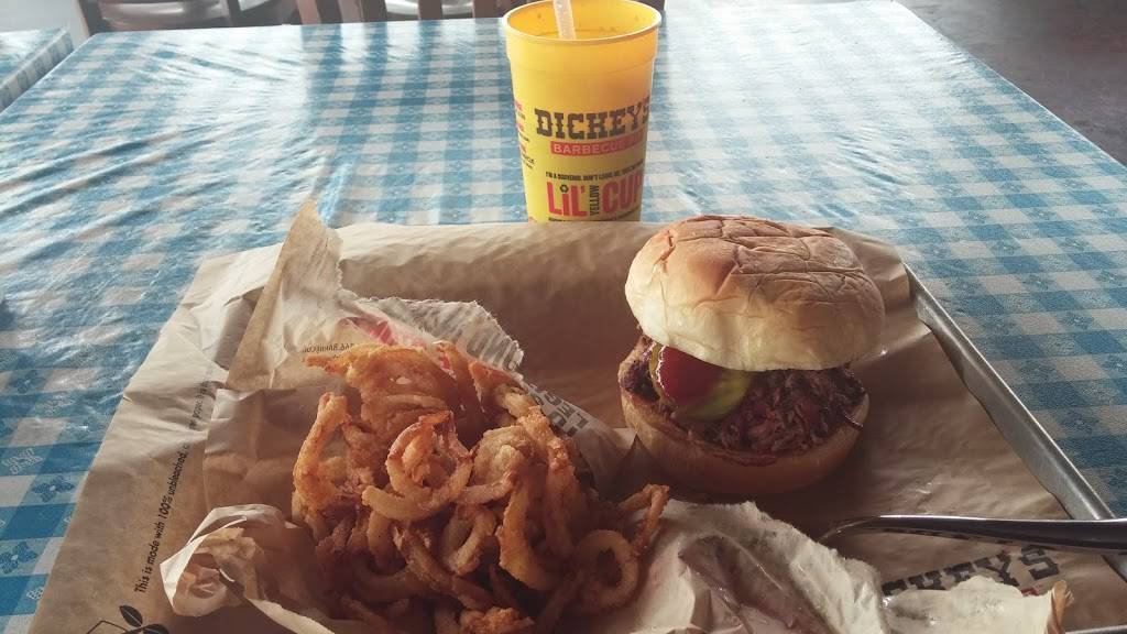 Dickeys Barbecue Pit | restaurant | 3710 S Carrier Pkwy, Grand Prairie, TX 75052, USA | 9723189659 OR +1 972-318-9659