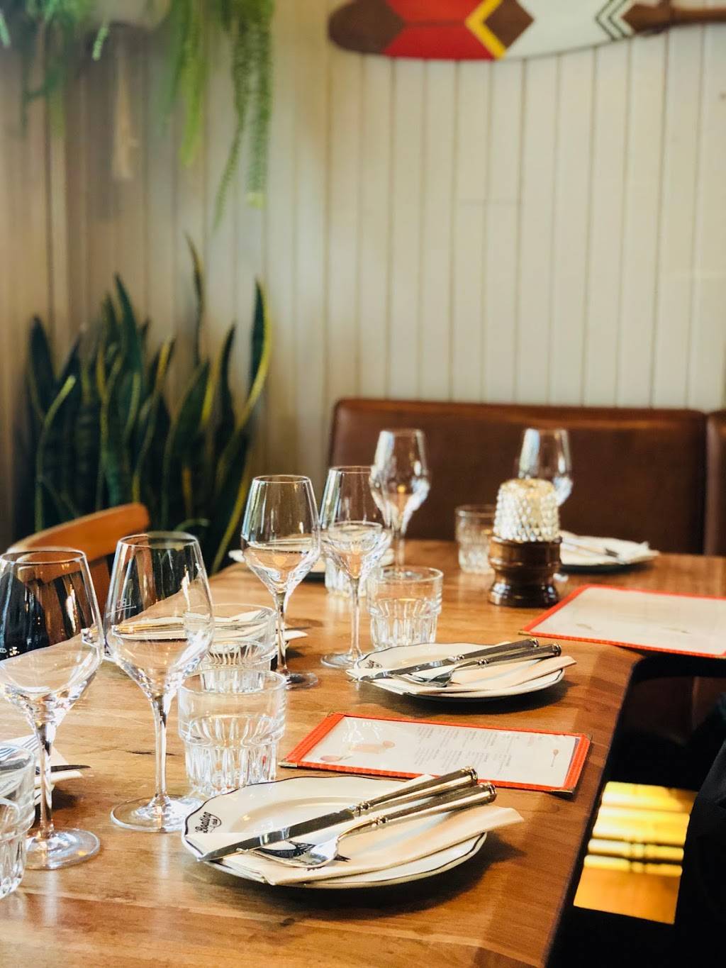 Le Boating Club | restaurant | 30 Boulevard Curé-Labelle, Sainte-Rose, QC H7L 2Y9, Canada | 4509373353 OR +1 450-937-3353