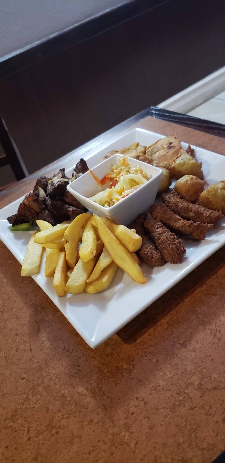 Kalalou Caribbean Bar & Grill | restaurant | 5160 S John Young Pkwy, Orlando, FL 32839, USA | 4072865539 OR +1 407-286-5539