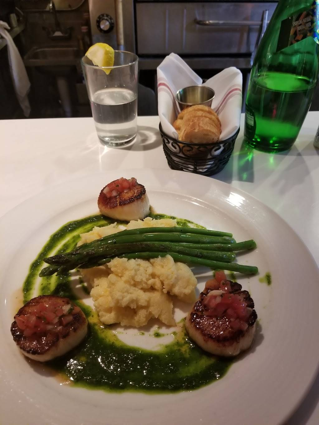 Castagna Bistro | restaurant | 2015 Chestnut St, San Francisco, CA 94123, USA | 4154404290 OR +1 415-440-4290