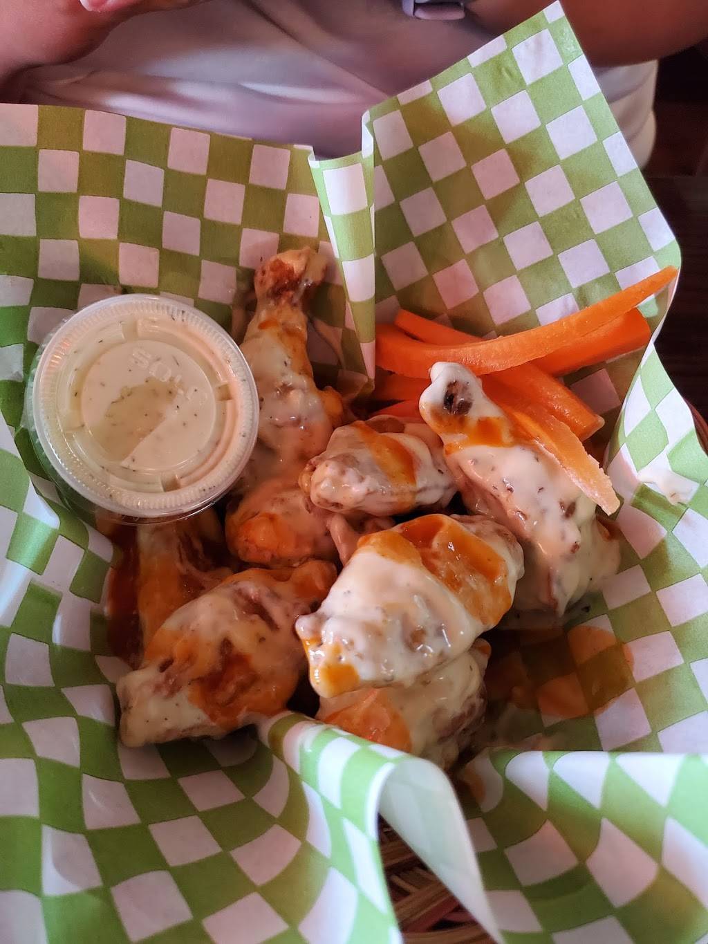 The Naked Wing | restaurant | 24018 Woodbine Ave, Keswick, ON L4P 3E9, Canada | 9059892525 OR +1 905-989-2525