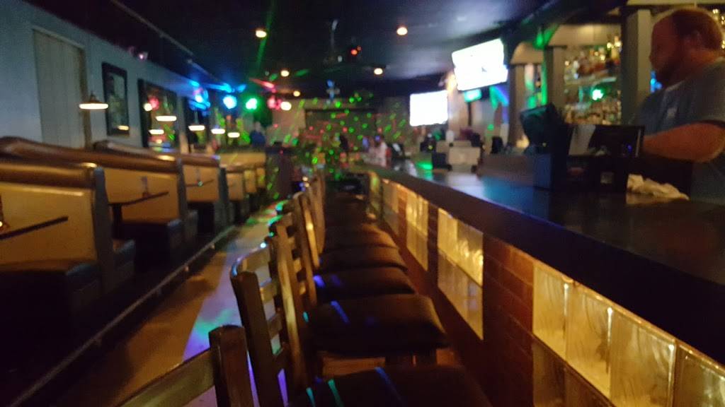 Shakers Bar and Grill | restaurant | 1010, 4520 Belmont Ave, Youngstown, OH 44505, USA | 3307590465 OR +1 330-759-0465