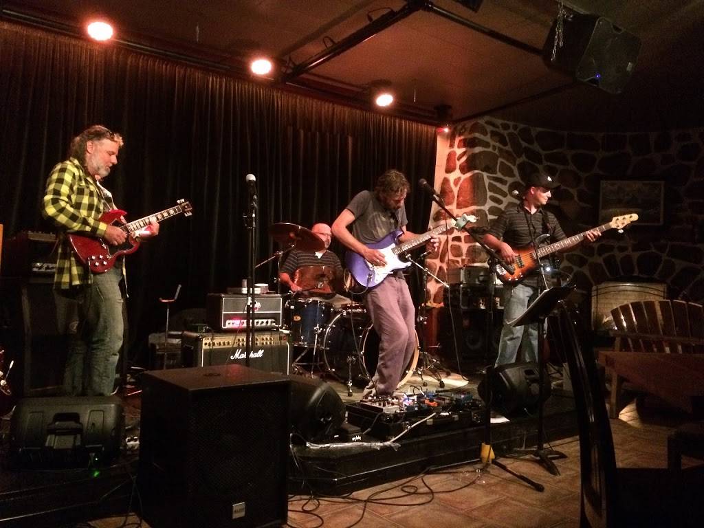 La Chèvre Resto-Pub-Salle de spectacles | cafe | 1510 Chemin de lAvalanche, Saint-Adolphe-dHoward, QC J0T 2B0, Canada | 8197140101 OR +1 819-714-0101