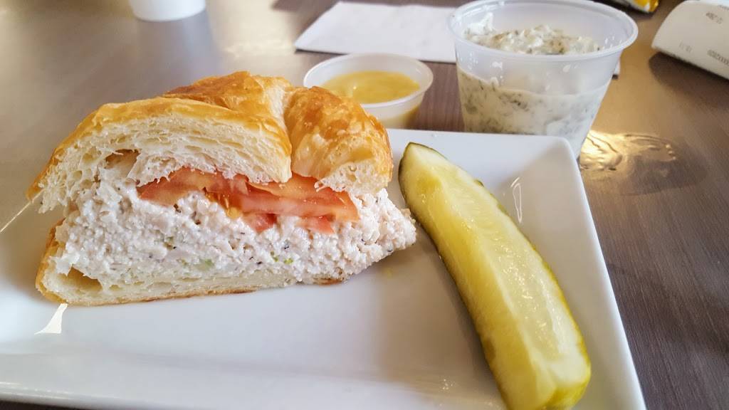 Waterfront Deli | restaurant | 1813 Kimberly Rd, Bettendorf, IA 52722, USA | 5633594300 OR +1 563-359-4300