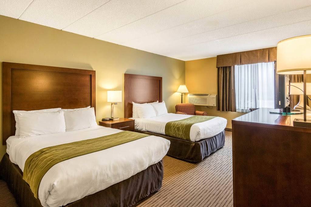 Comfort Inn | restaurant | 3000 Harbor Ln N, Plymouth, MN 55447, USA | 7635591222 OR +1 763-559-1222
