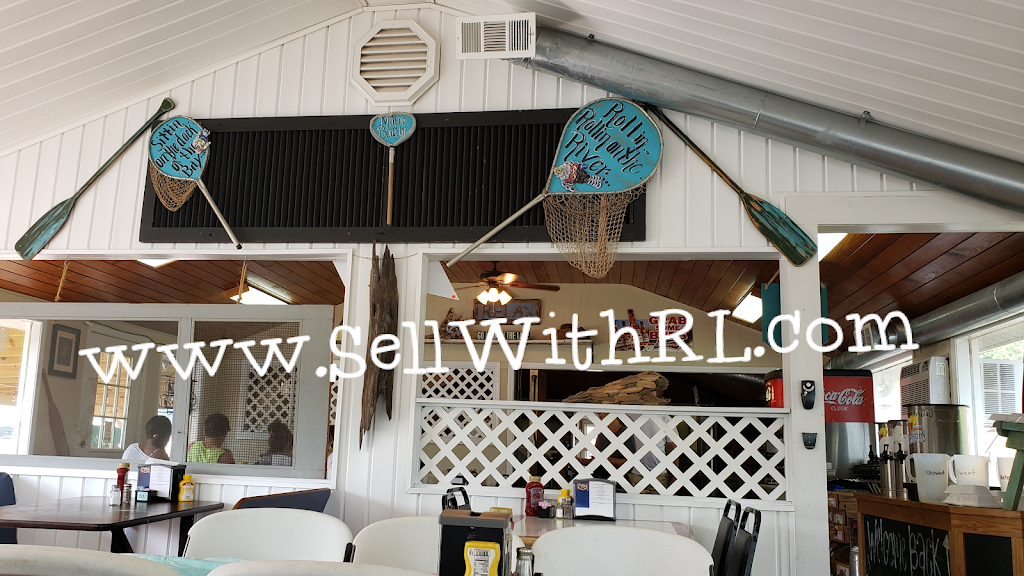 The Back Porch | restaurant | 270 Marina Dr, Talladega, AL 35160, USA | 2562689317 OR +1 256-268-9317