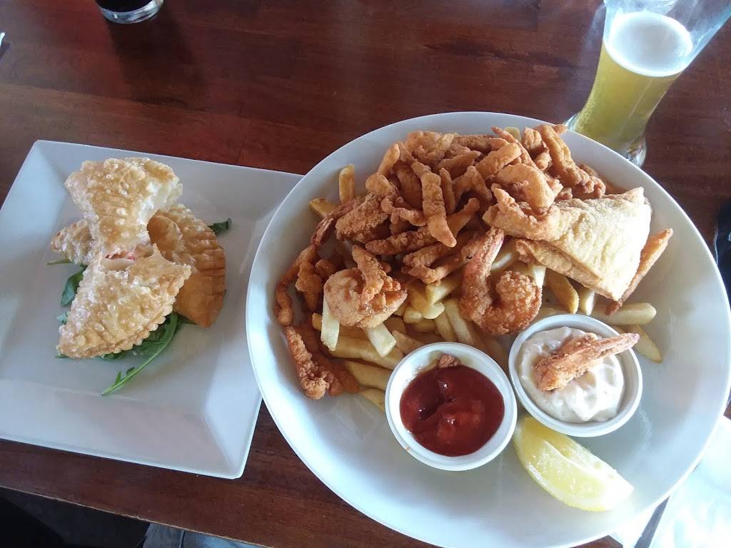 South Shore Bar & Grill | restaurant | 225 Ellis St, Staten Island, NY 10307, USA | 7182272258 OR +1 718-227-2258