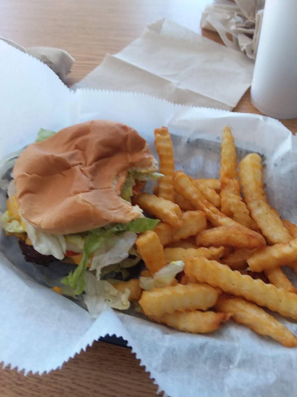 Js Corner | restaurant | 102 S Lynn Ave, Elizabethton, TN 37643, USA | 4235473300 OR +1 423-547-3300