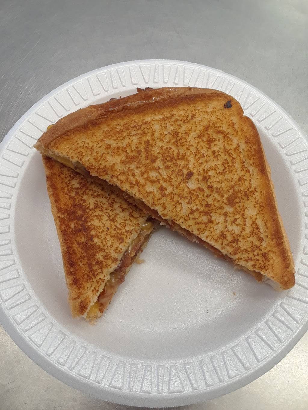 Casse Croute Chez Sylvie | restaurant | 3000 QC-148, Luskville, QC J0X 2G0, Canada | 8194551055 OR +1 819-455-1055