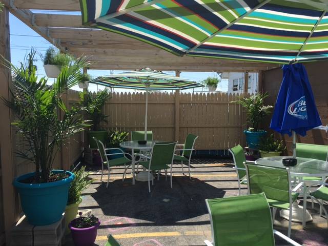 McCunes The Other Side Bar & Bistro | restaurant | 5038 Lewis Ave, Toledo, OH 43612, USA | 4194761577 OR +1 419-476-1577