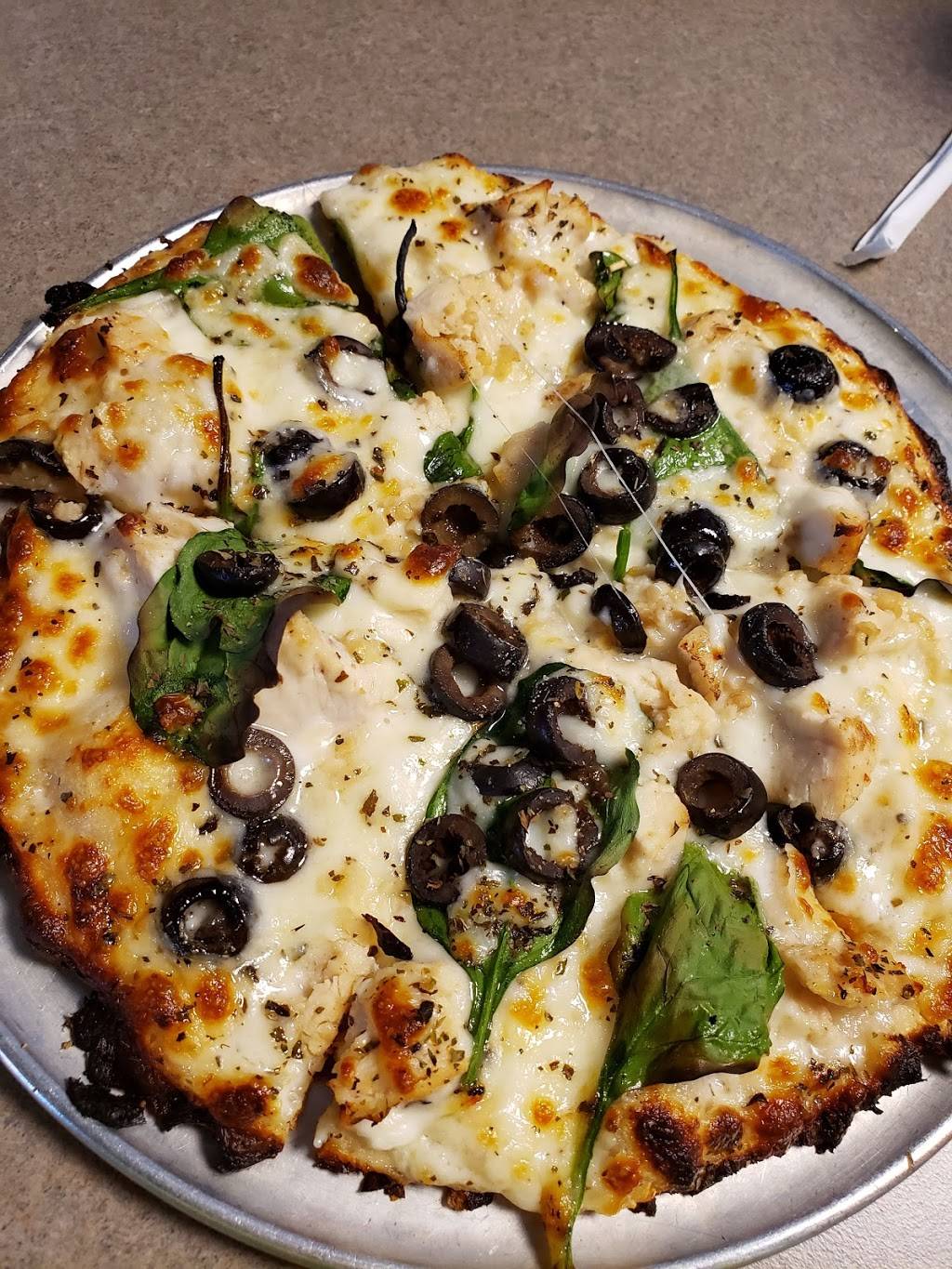 Monicals Pizza of Gilman | restaurant | 625 US-24, Gilman, IL 60938, USA | 8152657272 OR +1 815-265-7272