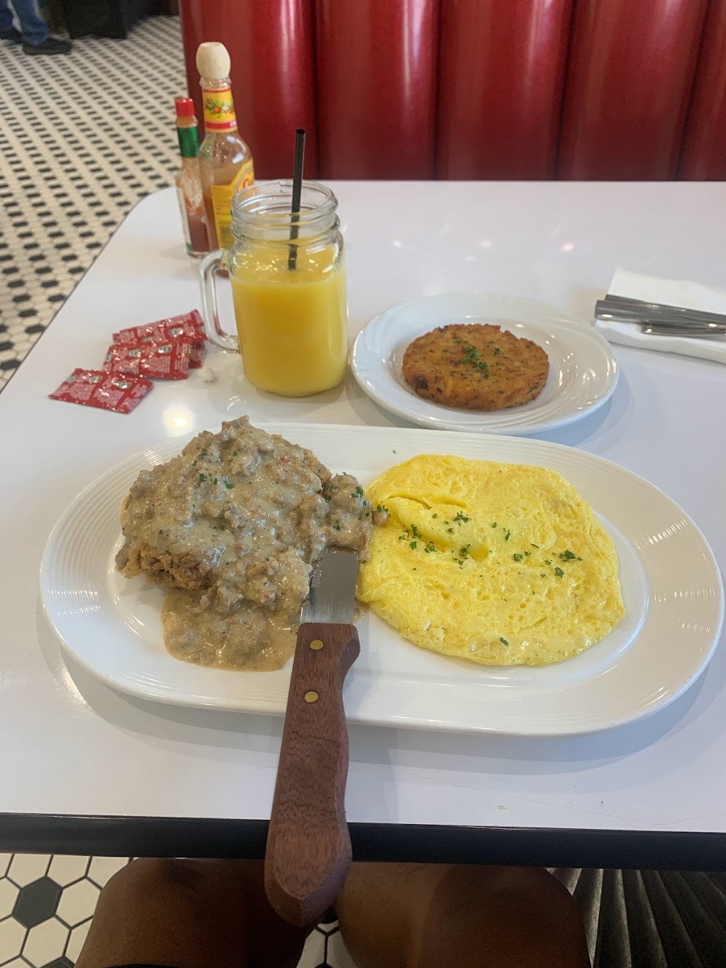 Indulge Diner | restaurant | 8175 Arville St, Las Vegas, NV 89139, USA | 7024058206 OR +1 702-405-8206