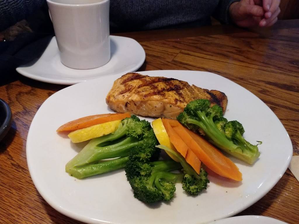 Outback Steakhouse | restaurant | 2402 N Prospect Ave, Champaign, IL 61822, USA | 2173983322 OR +1 217-398-3322