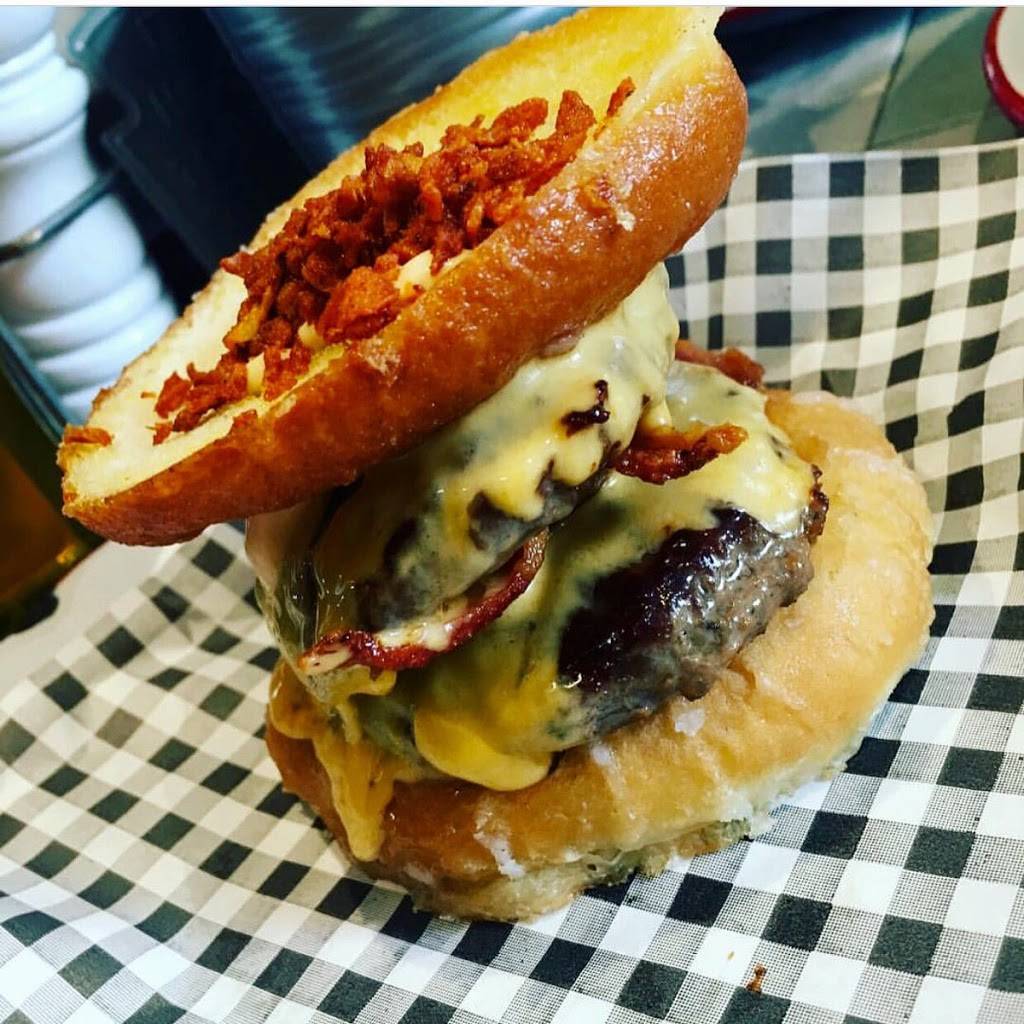 Milos Sports Tavern | restaurant | 6495 E Evans Ave, Denver, CO 80222, USA | 3036913391 OR +1 303-691-3391