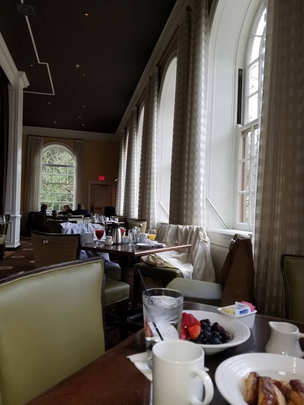 Edisons | restaurant | 20301 Oakwood, Dearborn, MI 48124, USA | 3132712700 OR +1 313-271-2700