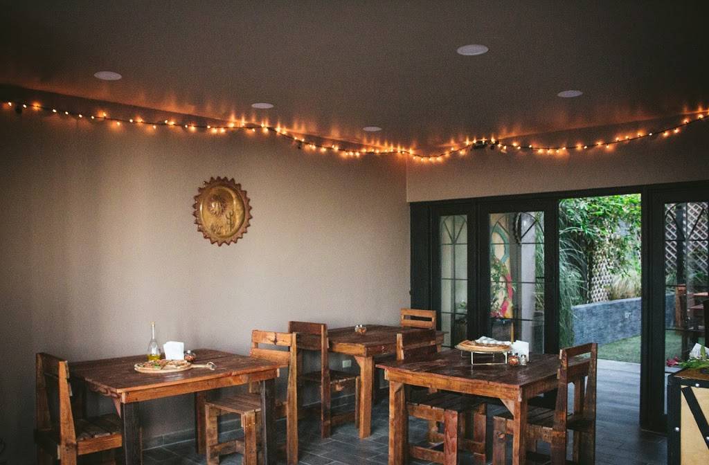 Saunders Pizzeria | restaurant | Calle Huerta #1, Vista Hermosa, 22890 Ensenada, B.C., Mexico | 016463500077 OR +52 646 350 0077