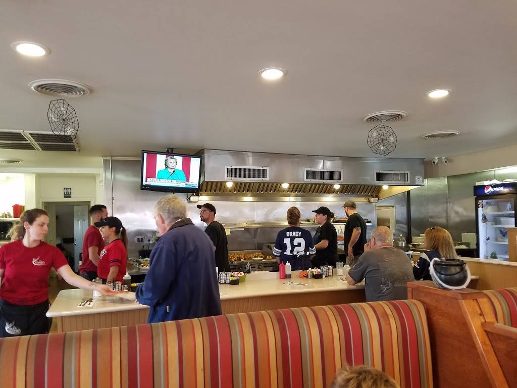 The Phoenix Restaurant | restaurant | 140 Huttleston Ave, Fairhaven, MA 02719, USA | 7749927586 OR +1 774-992-7586