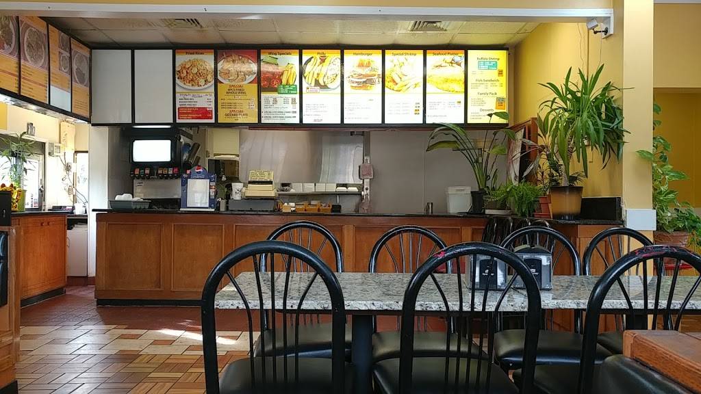 Golden Seafood & Chicken | restaurant | 2600 S Saunders St, Raleigh, NC 27603, USA | 9198330121 OR +1 919-833-0121