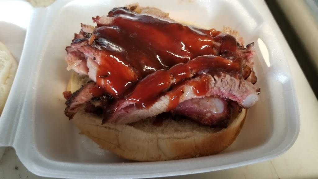 Guillorys Bar B Que | restaurant | 11850 Bissonnet St, Houston, TX 77099, USA | 7132045813 OR +1 713-204-5813