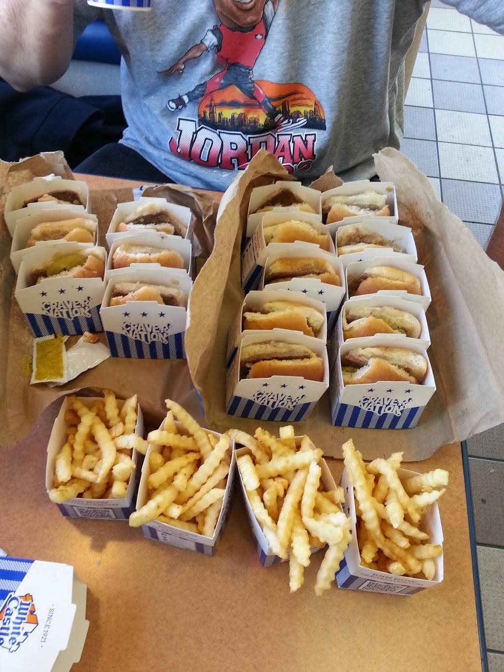 White Castle | restaurant | 55 W South St, Indianapolis, IN 46225, USA | 3174230014 OR +1 317-423-0014