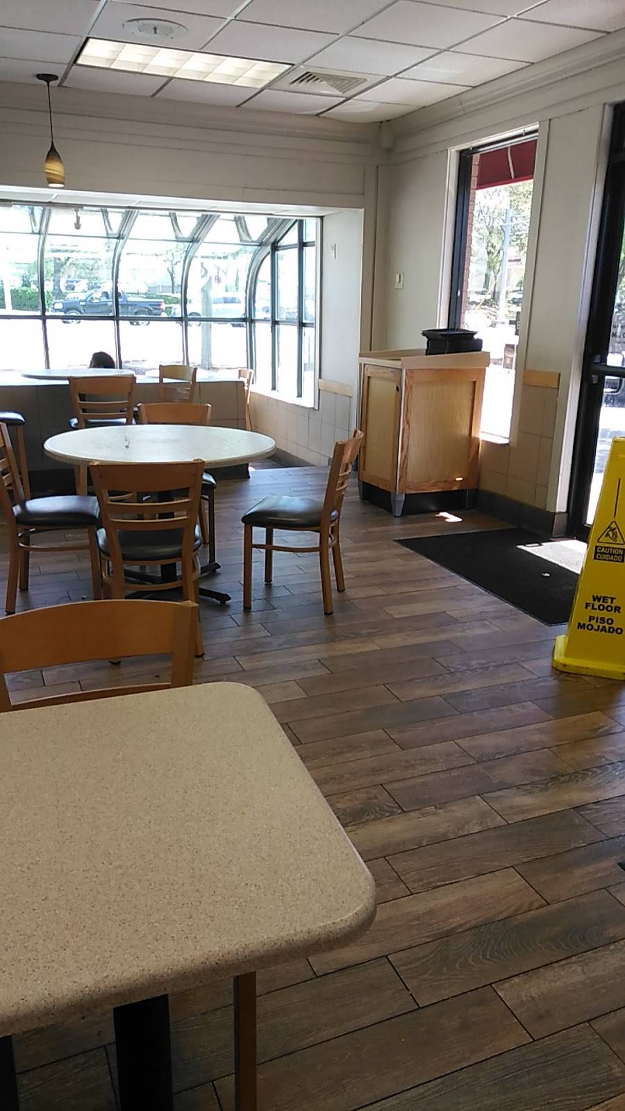 Wendys | restaurant | 1490 N Woodland Blvd, DeLand, FL 32720, USA | 3867367105 OR +1 386-736-7105