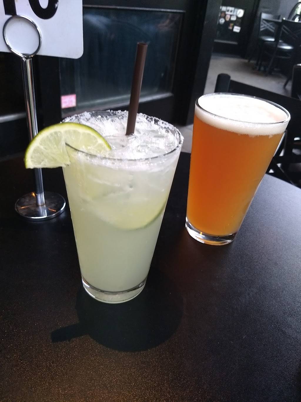 Highline Bar | restaurant | 210 Broadway E, Seattle, WA 98102, USA | 2063287837 OR +1 206-328-7837