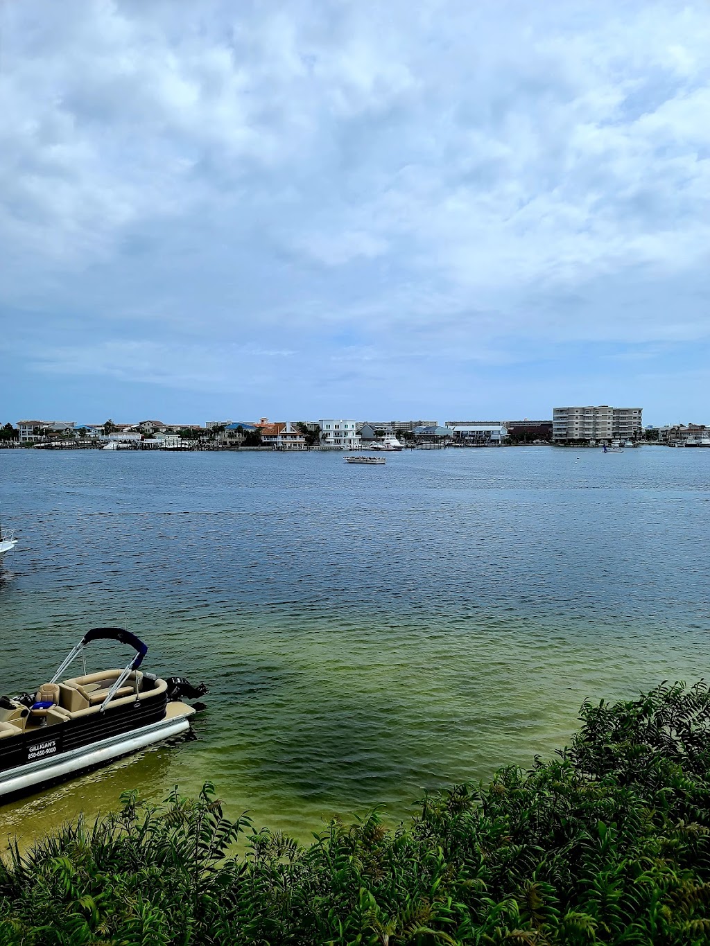 Gilligans Seafood | restaurant | 530 Harbor Blvd, Destin, FL 32541, USA | 8506504400 OR +1 850-650-4400