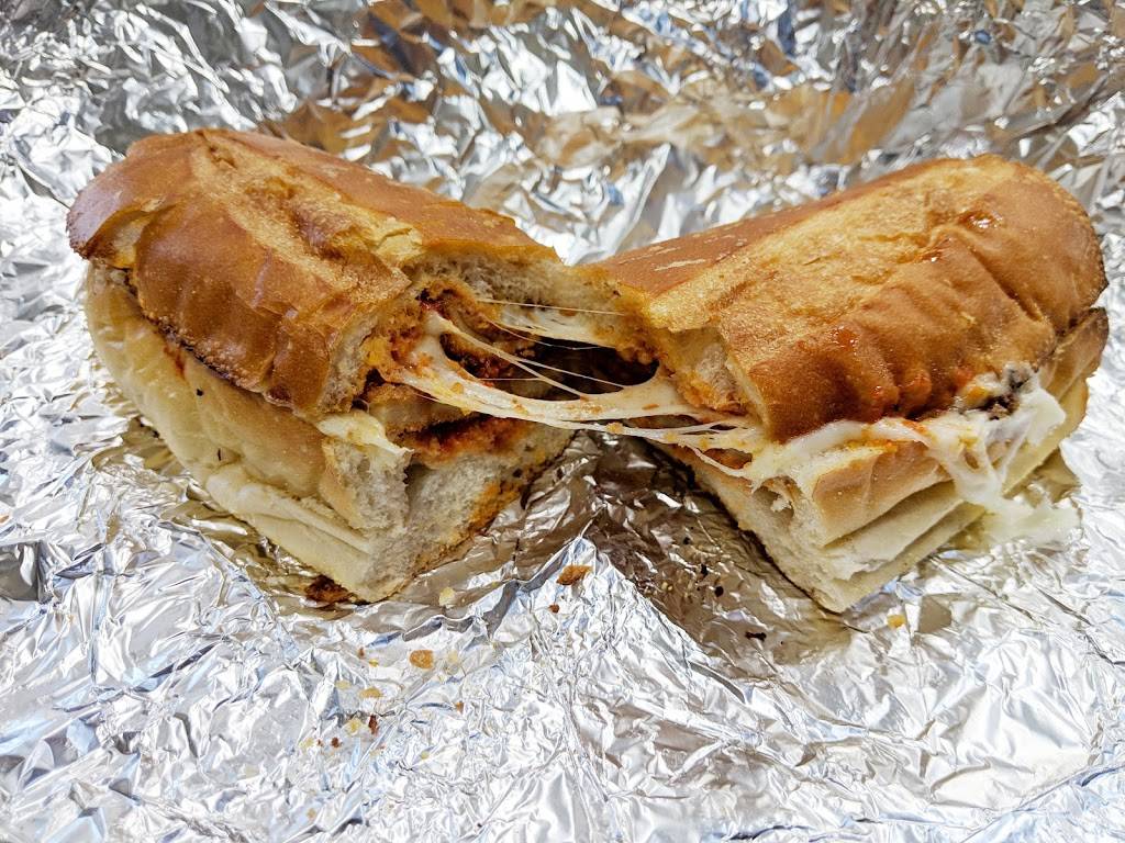 Maurizios Pizzeria & Ristorante | restaurant | 613 Hope Rd, Eatontown, NJ 07724, USA | 7325789280 OR +1 732-578-9280