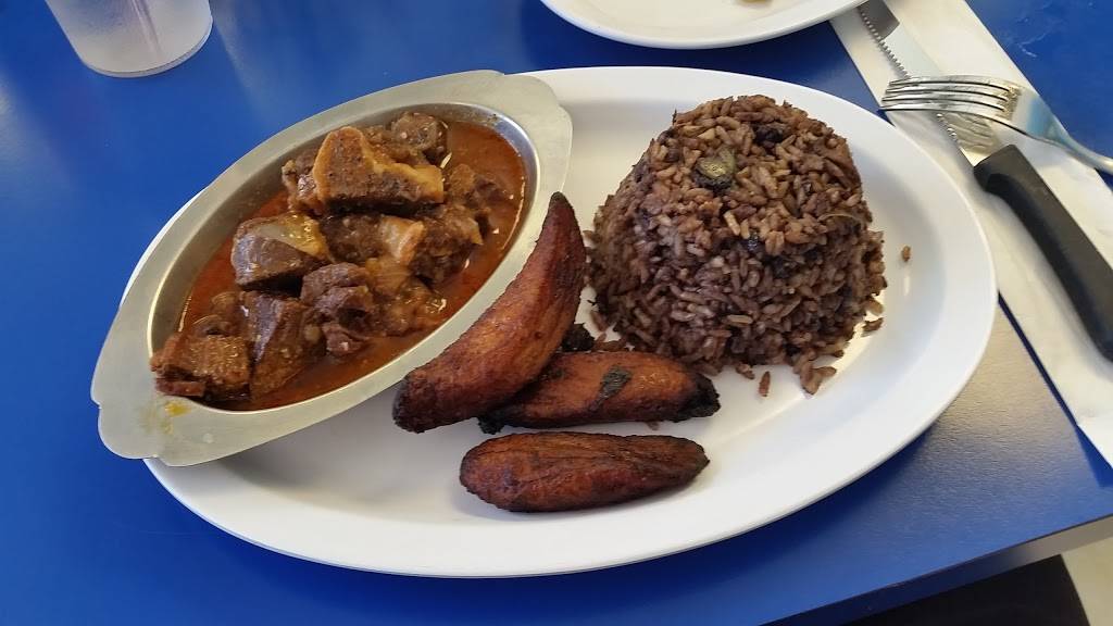 El Canal Cafe | restaurant | 8401 NW South River Dr, Medley, FL 33166, USA | 3058882485 OR +1 305-888-2485