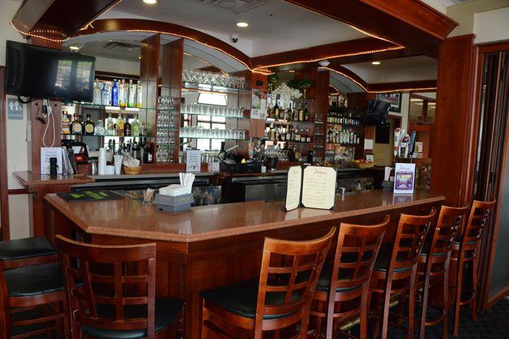 The Klubhouse | restaurant | 23520 S Crawford Ave, University Park, IL 60484, USA | 7085159562 OR +1 708-515-9562