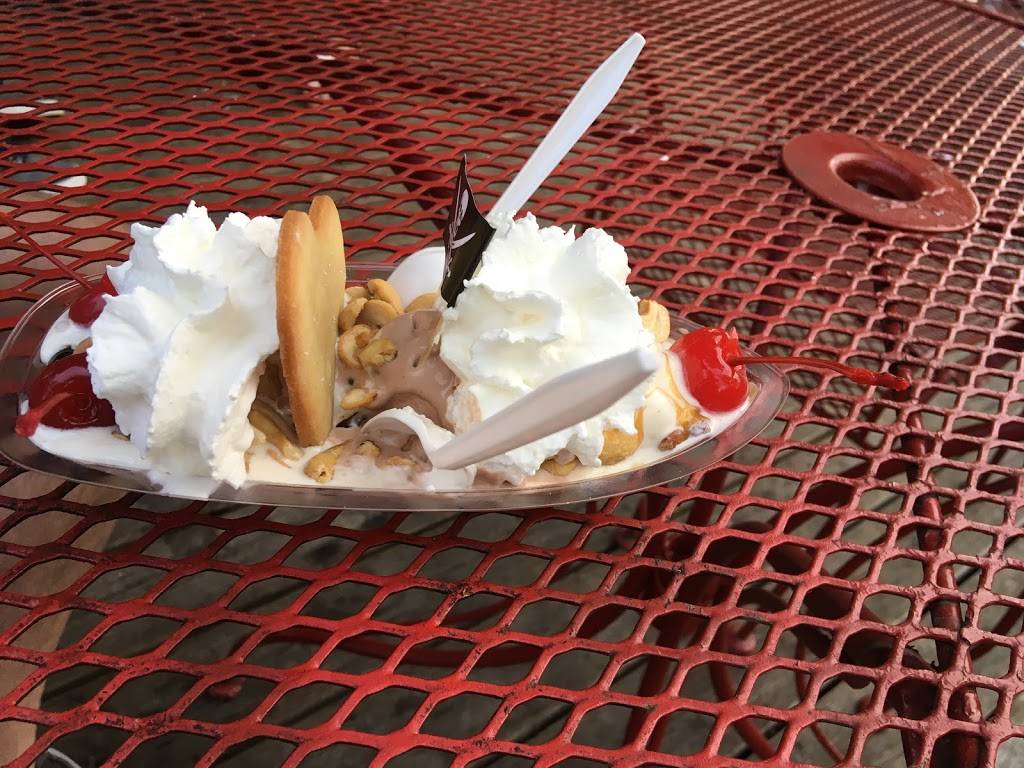 Not Licked Yet Frozen Custard | restaurant | 4054 Main St, Fish Creek, WI 54212, USA | 9208682617 OR +1 920-868-2617