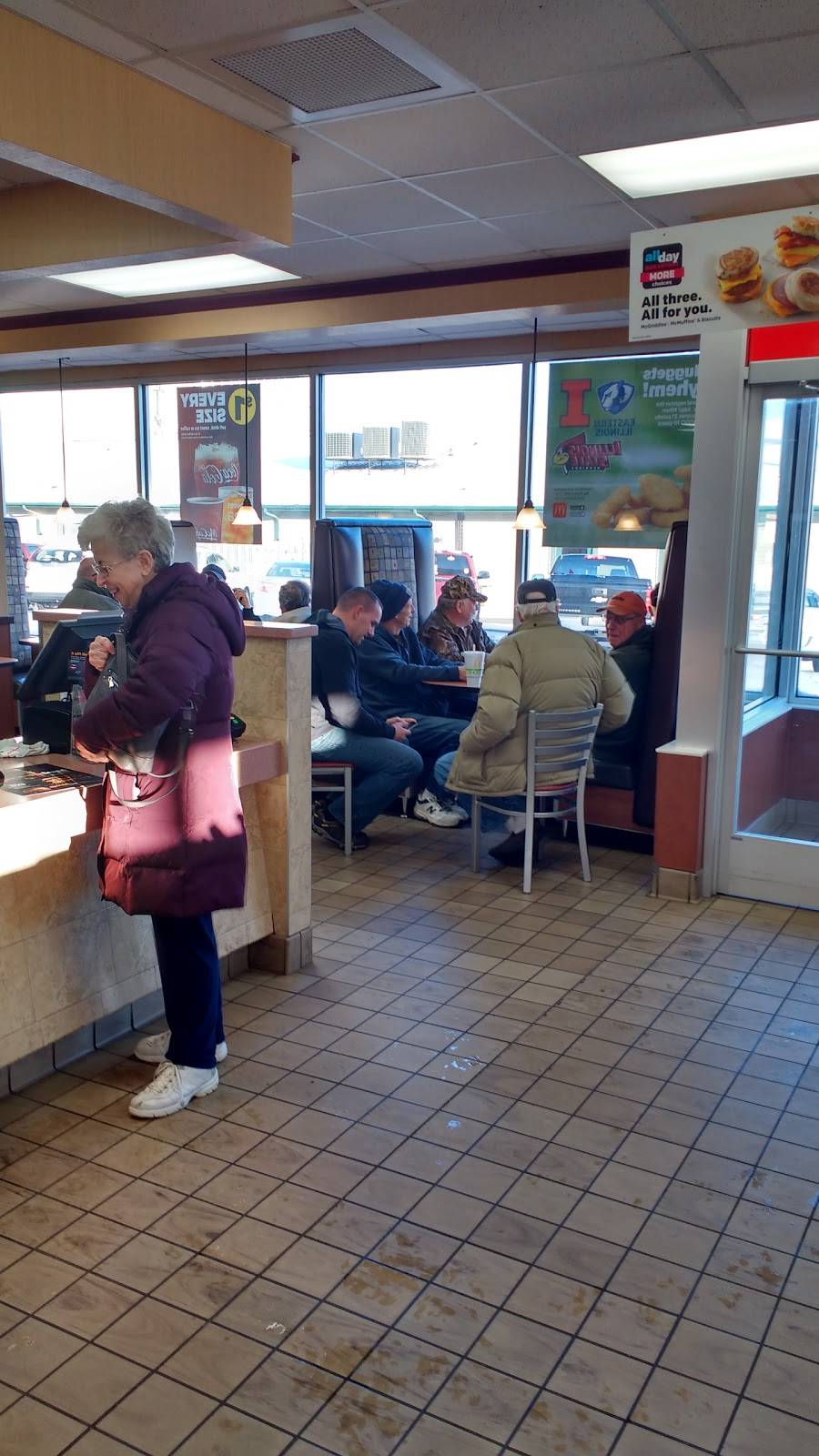 McDonalds | cafe | 306 S Market St, Monticello, IL 61856, USA | 2177624910 OR +1 217-762-4910