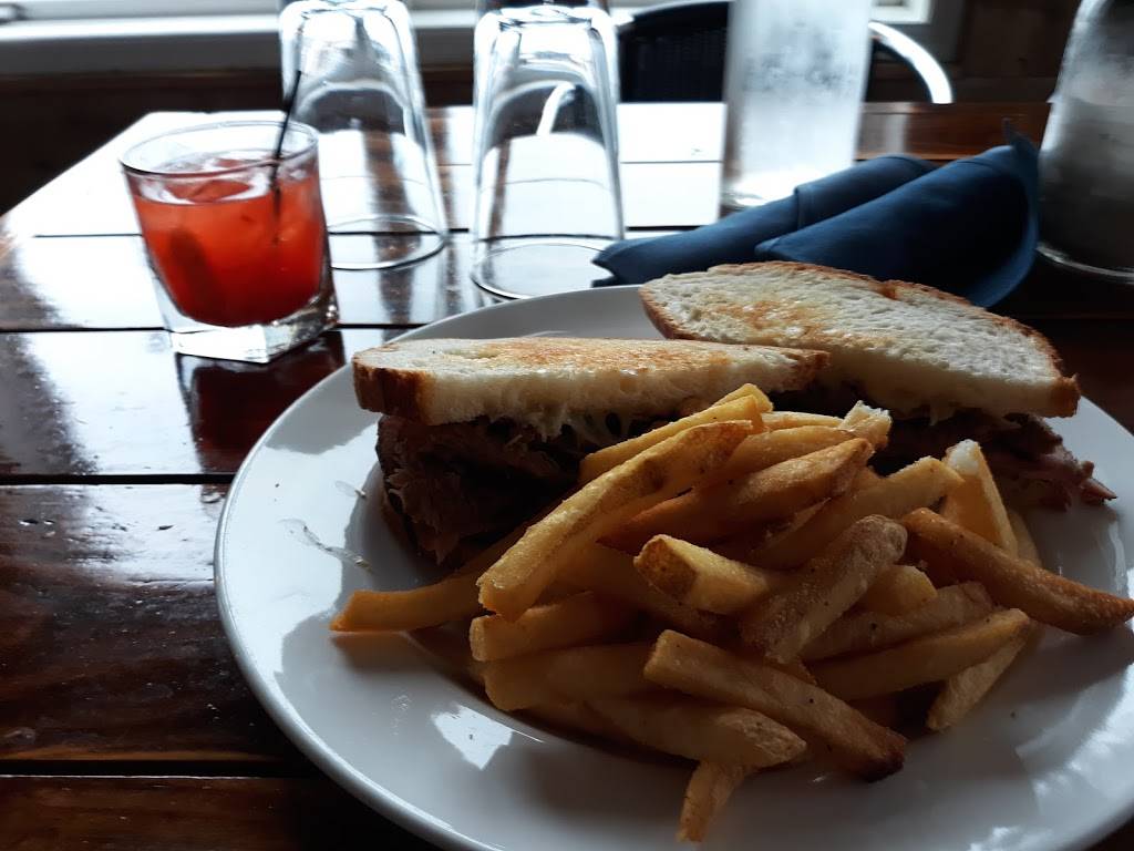 The Boat House Bar & Grill | restaurant | N2062 S Lake Shore Dr, Lake Geneva, WI 53147, USA | 2628124126 OR +1 262-812-4126