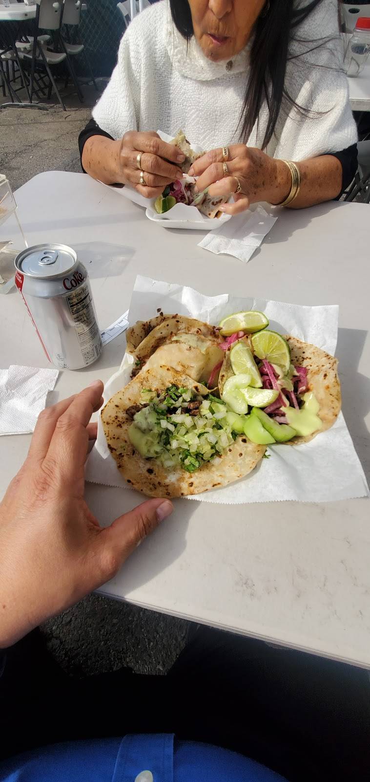 El Ruso | restaurant | 1401 Mirasol St, Los Angeles, CA 90023, USA | 3232466819 OR +1 323-246-6819