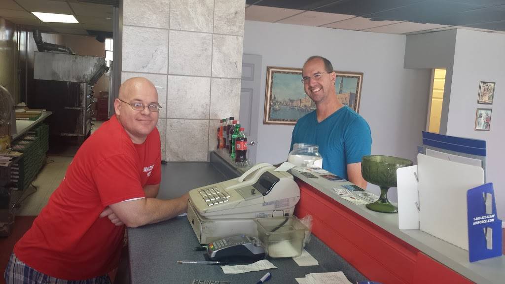 Ianazones Pizza | restaurant | 49 E Taggart St, East Palestine, OH 44413, USA | 3304261711 OR +1 330-426-1711