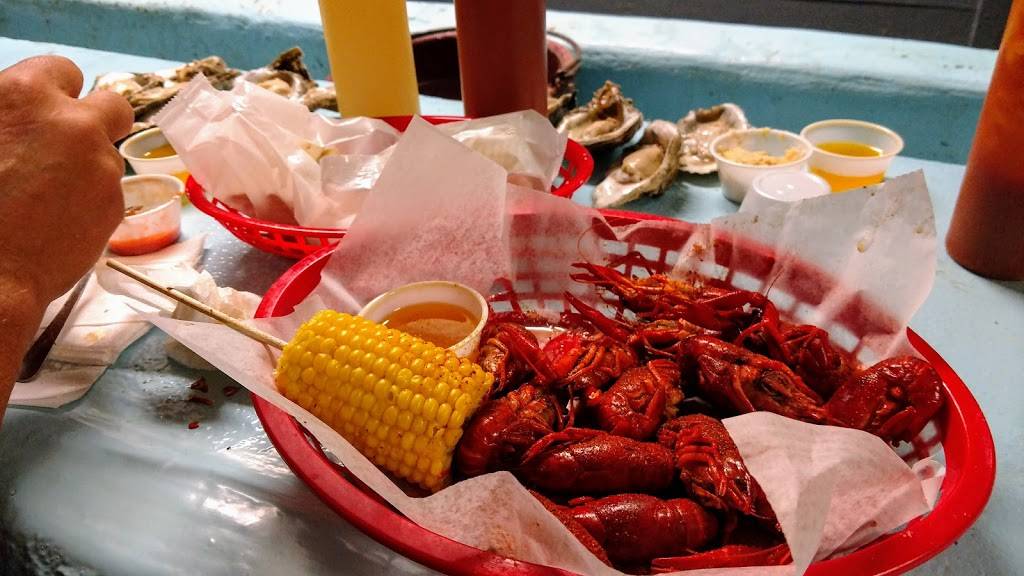 Lee & Ricks Oyster Bar | restaurant | 5621 Old Winter Garden Rd, Orlando, FL 32811, USA | 4072933587 OR +1 407-293-3587