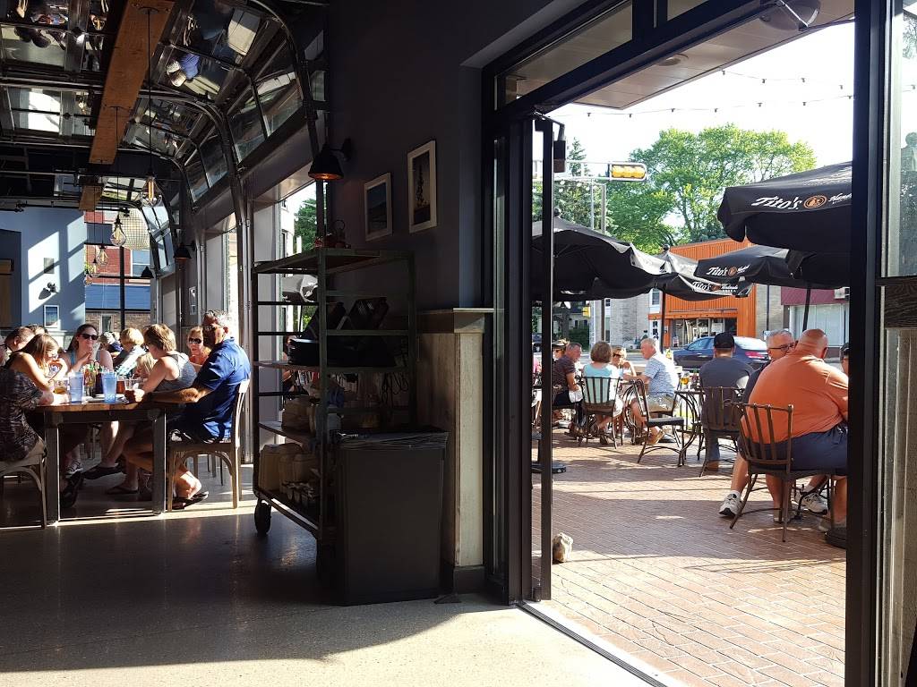 Bear & Bottle | restaurant | 601 N Sherman Ave, Madison, WI 53704, USA | 6086308800 OR +1 608-630-8800