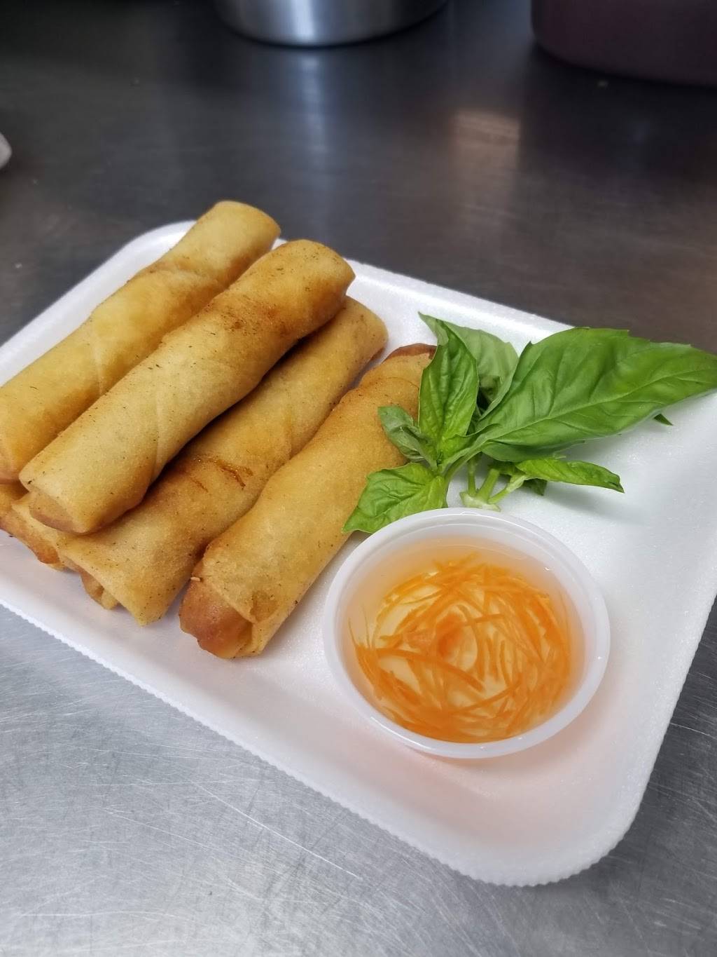 Thai Rouge | restaurant | 79 Rue du Collège, Pont-Rouge, QC G3H 3A7, Canada | 4185541989 OR +1 418-554-1989