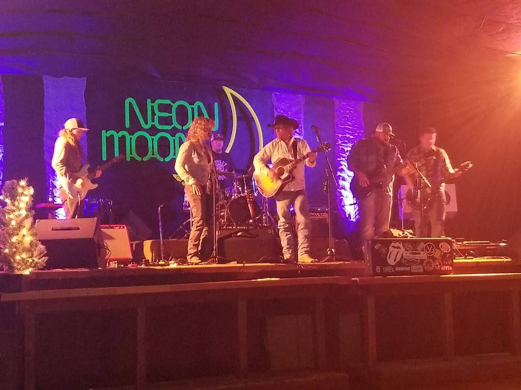 Neon Moon Restaurant and Social Club | restaurant | 4672 TX-154, Yantis, TX 75497, USA | 9033837008 OR +1 903-383-7008