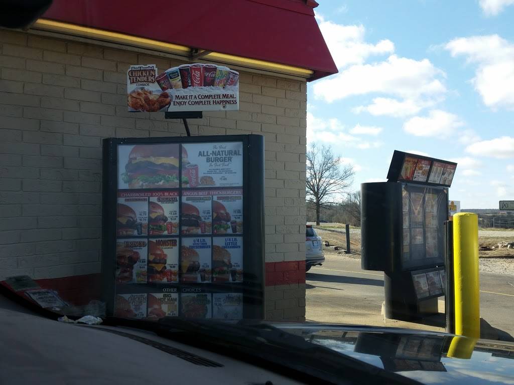 Hardees | restaurant | 103 Healthway Dr, Potosi, MO 63664, USA | 5734385075 OR +1 573-438-5075