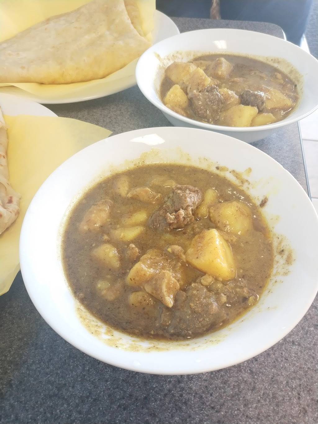 Caribbean Paradise | restaurant | 751 Davis Dr, Newmarket, ON L3Y 2R2, Canada | 9058305558 OR +1 905-830-5558