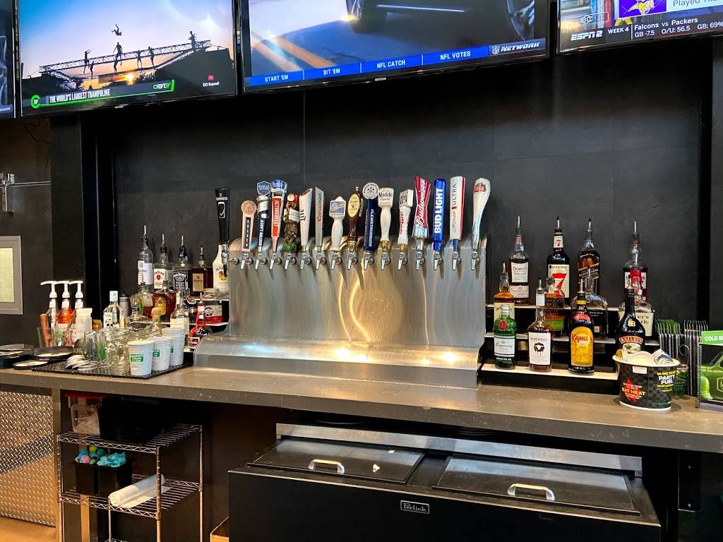 Quaker Steak & Lube | restaurant | 30 Commerce Park Dr, Raphine, VA 24472, USA | 5403774005 OR +1 540-377-4005