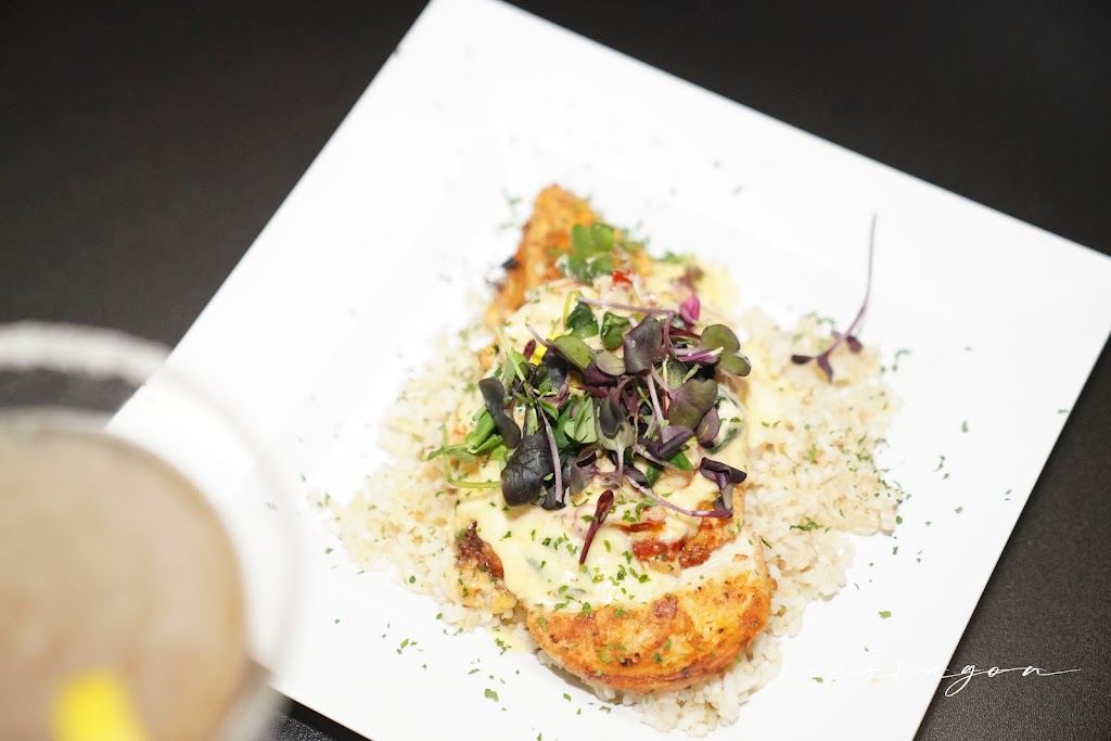 Paragon Social | restaurant | 5120 Warrensville Center Rd, Maple Heights, OH 44137, USA | 2168656040 OR +1 216-865-6040