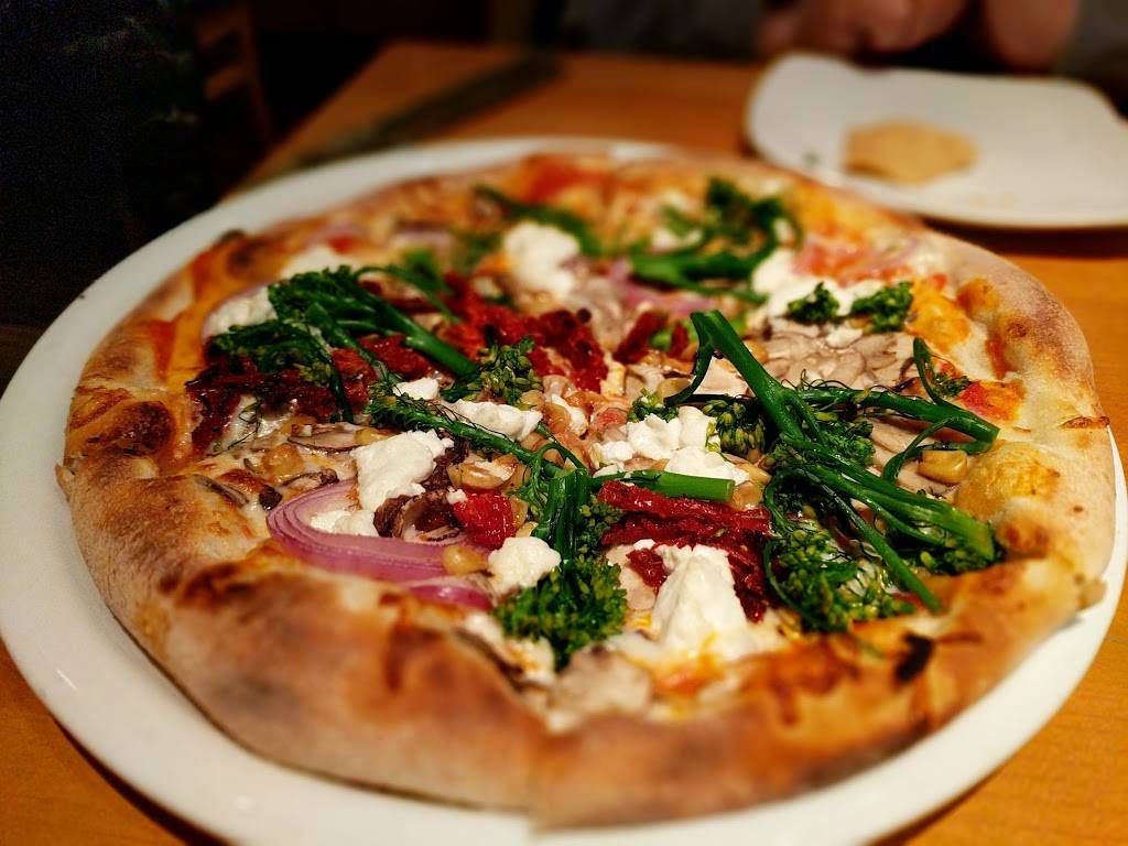 California Pizza Kitchen at Smith Haven Mall | restaurant | 618 Smith Haven Mall, Lake Grove, NY 11755, USA | 6313829610 OR +1 631-382-9610