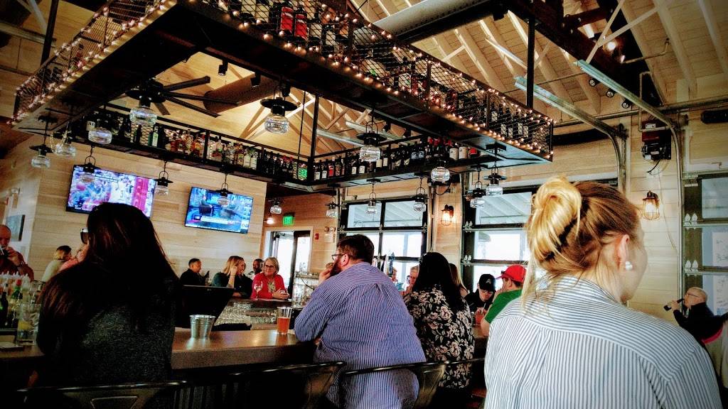 Smoke on the Water | restaurant | 3704 Watercraft Ferry Ave, Wilmington, NC 28412, USA | 9108335069 OR +1 910-833-5069