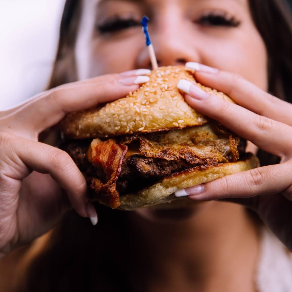 Bullys Sports Bar & Grill | restaurant | 3530 N Carson St, Carson City, NV 89706, USA | 7758842309 OR +1 775-884-2309